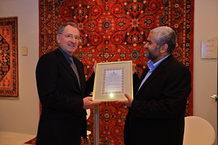 Iranischer Handelsminister verleiht Schramberger Kaufmann Ehrendiplom in Hannover