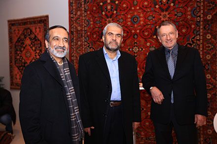 Links Generalkonsul Mohammed Ali Mirkhani, Mitte stellvertretender iranischer Handelsminister Morteza Faraji, Rechts Peter Renz